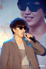 组图：萧煌奇出道10年开唱 预告大秀舞技