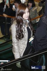 组图：f(x)少女时代Beast等亮相机场展休闲时尚风采