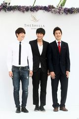 高清组图：金贤重李栋旭等出席郑俊河婚礼