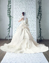 组图：筱田麻里子自创婚纱品牌唯美梦幻