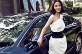 组图：周菲拍汽车杂志 大露香肩时尚霸气