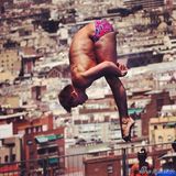 组图：英跳水正太曝海量生活照 秀腹肌吐舌卖萌