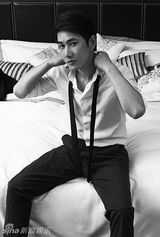 组图：何明翰杂志封面大片大玩贵族绅士风