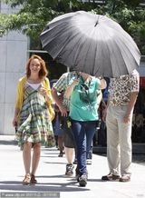 幻灯图：《蓝精灵》热拍 “老巫捉小猫”笑果十足