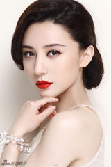 组图：周庭伊性感写真 烈焰红唇尽显奢美华贵