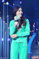 组图：张柏芝不顾形象仰头大笑 陈冲透视诱惑