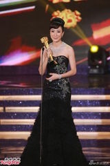 组图：杨怡凭《名媛望族》获最佳女主角