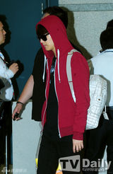 组图：SJM与CNBLUE结束中国行返韩倦容满面