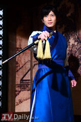 组图：韩星池珍熙宋昌义等出席《大风水》现场公开