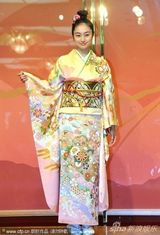 组图：日本国民美少女炫彩和服迎新年 武井咲等助阵