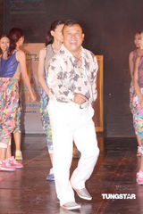 幻灯图：候选港姐赴印度拍外景 疑冠军内定11号李文