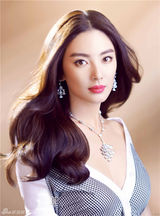 组图：张雨绮矫饰颓靡之美 回顾童年