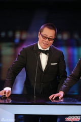 组图：杜汶泽彭浩翔为最佳新演员颁奖台上逗乐