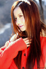 组图：陶红户外写真 冬日阳光下的乖巧小女人