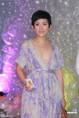 高清图：李嘉欣为儿子JAYDEN开百日宴