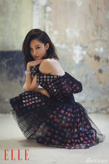 组图：周迅《ELLE》大片演绎精灵素雅美女