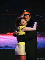 组图：古天乐罗志祥张韶涵出席活动分享回家故事