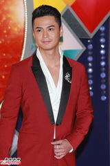 组图：TVB台庆红毯闪耀 米雪梳冲天髻杨怡珠光宝气