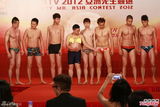高清图：2012亚洲先生首次面试 泳裤示人奇招尽出