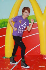 组图：容祖儿出席马拉松活动  呼吁小朋友健身