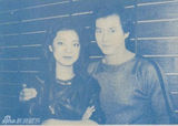 组图：邓丽君与好友珍贵合影 青霞热吻成龙搂肩