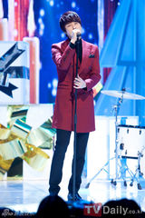 组图：《M Countdown》现场 f(x)圣诞装活泼可爱