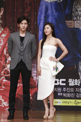 独家：河智苑朱镇模等亮相新剧《奇皇后》发布