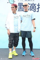 组图：谭咏麟想看霍汶希女儿 母亲节尽孝陪家人