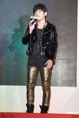 组图：周杰伦否认追唐贝欣 称与狗仔是“七年之痒”