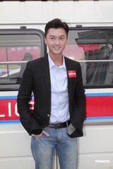 组图：《女警爱作战》开机谢天华扮记者拍照