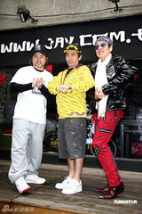 幻灯组图：吴宗宪高凌风康康上海开唱挑战纵贯线