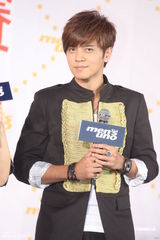 组图：罗志祥代言模特选秀 现场避谈与吸烟妹绯闻