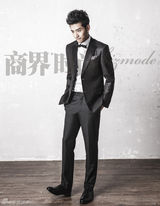 组图：张峻宁优雅绅士 青春王子化身商业精英