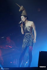 组图：郑秀文巡演广州站开幕 鬼马性格台下笑声不断