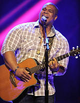 幻灯图：《美国偶像》男生12进10淘汰赛-暗夜星光