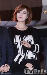 组图：韩团T-ara俏丽甜美举办粉丝见面会