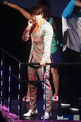 组图：SM巡演SJ少时等火辣劲爆 现场玩变装