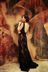 组图：方龄露背大片出炉秀古典气质