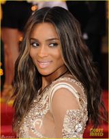 组图：席亚拉-普林塞斯-哈里斯镂空透视秀美臀