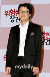 组图：韩片《危险的见面礼》试映 李诗英爱上宋清晨