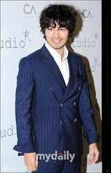 组图：韩星李孝利朴诗妍等出席首尔时装周活动