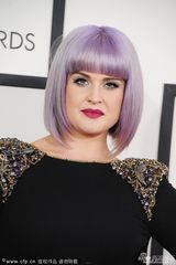 组图：56届格莱美红毯 泰勒透视麦当娜反串绅士