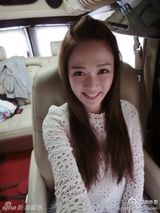 组图：陈乔恩微博九连拍 挤眼嘟嘴卖萌可爱