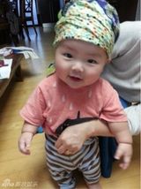 组图：韩脸赞情侣升格当父母 姐弟恋爸爸仅19岁