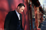组图：李东学复古街拍大片 绅士型男气质尽显