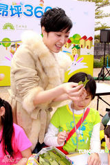 幻灯图：陈法蓉避谈感情问题 笑言蔡少芬生暗疮