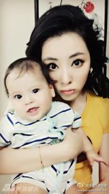 组图：李思思生活照曝光 一改春晚范儿变萌少女