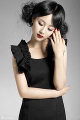 高清图：杨紫【演员】全新写真蜕变成熟 告别青涩华美变身