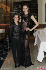 组图：香港藏毒嫩模走秀 爆乳中开拼蛇腰