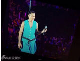 组图：52岁刘德华狂野飚唱 扯衣肌战小巨蛋